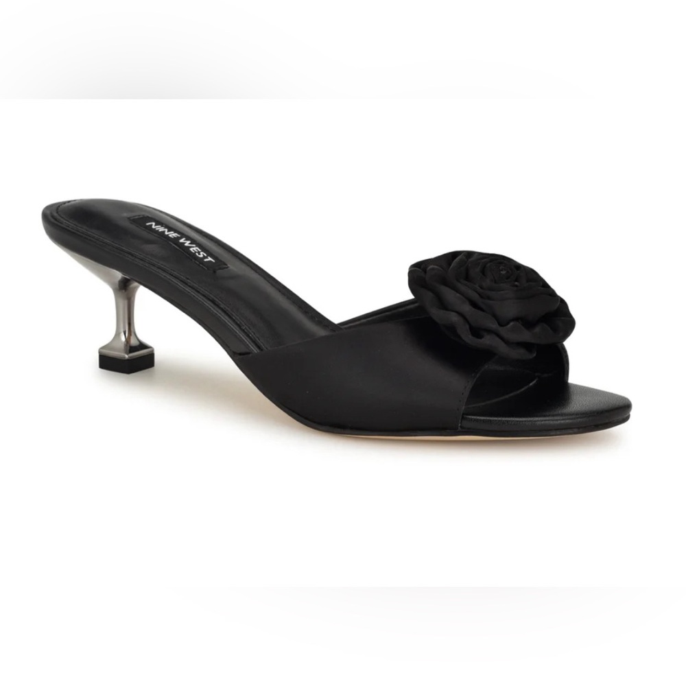 NWT Nine West Rosette kitten heel sandals